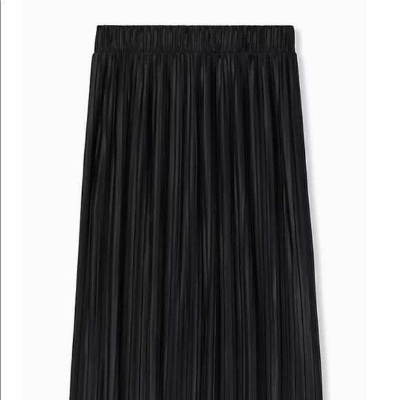 Torrid BLACK ACCORDION PLEATED MIDI SKIRT - Picture 6 of 7